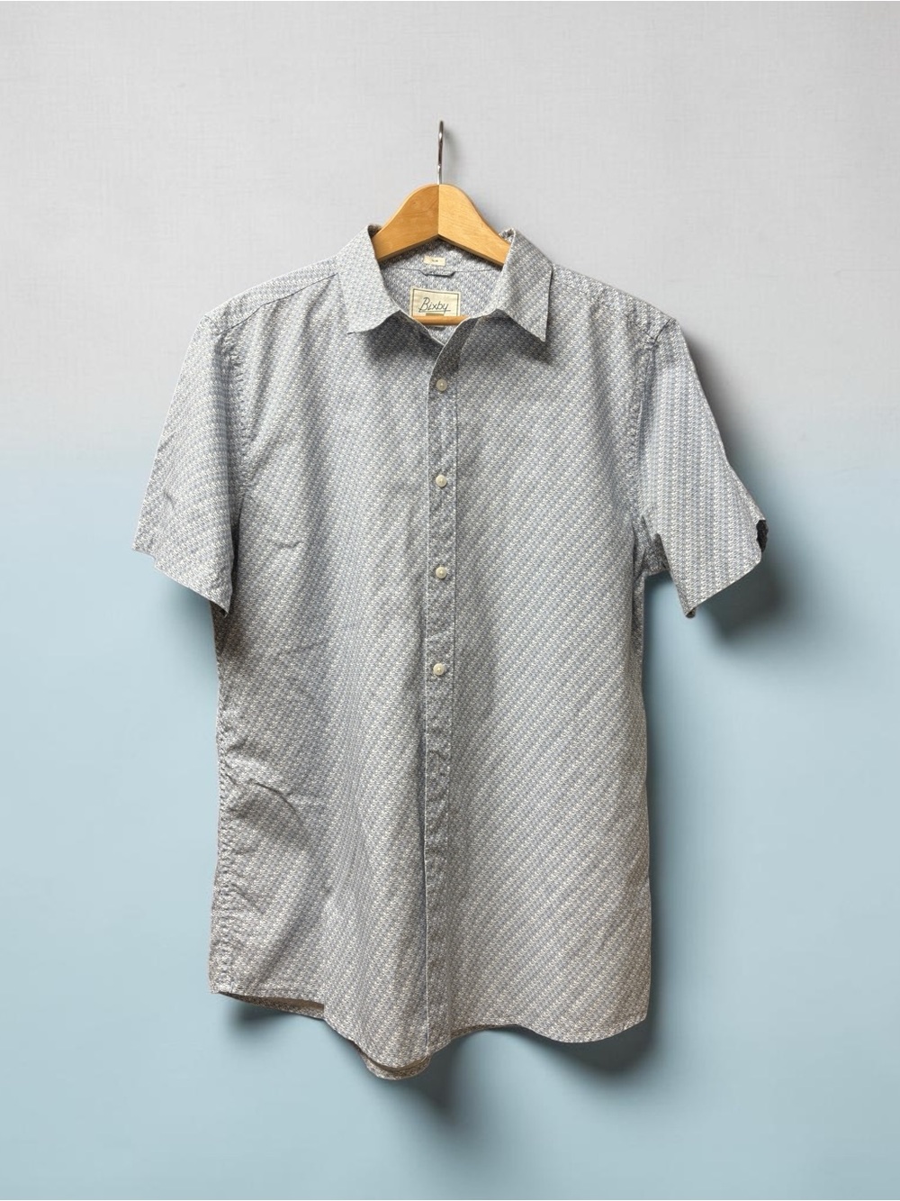 Short-Sleeve Casual Button-Down Shirt in Light Gray by Beetle
